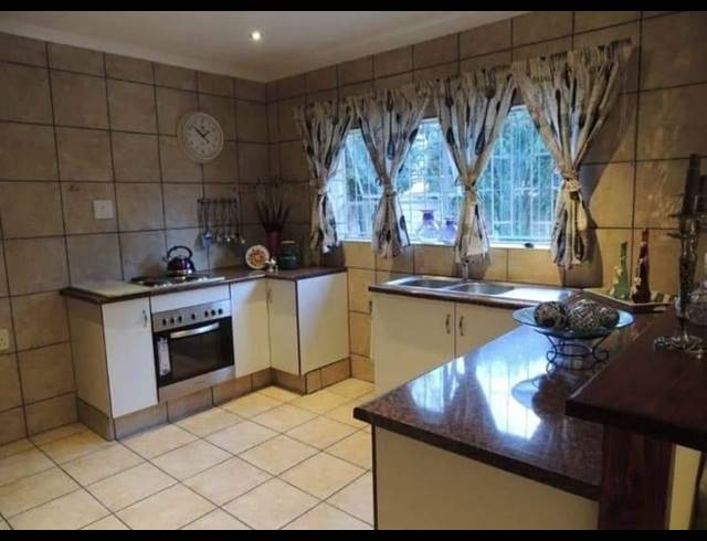 5 BEDROOM HOUSE FOR SALE IN LODEYKO